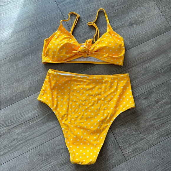 LAST PRICE🍒🤍 AMAZON polka dot high waist swimming set💛 - Picture 2 of 9